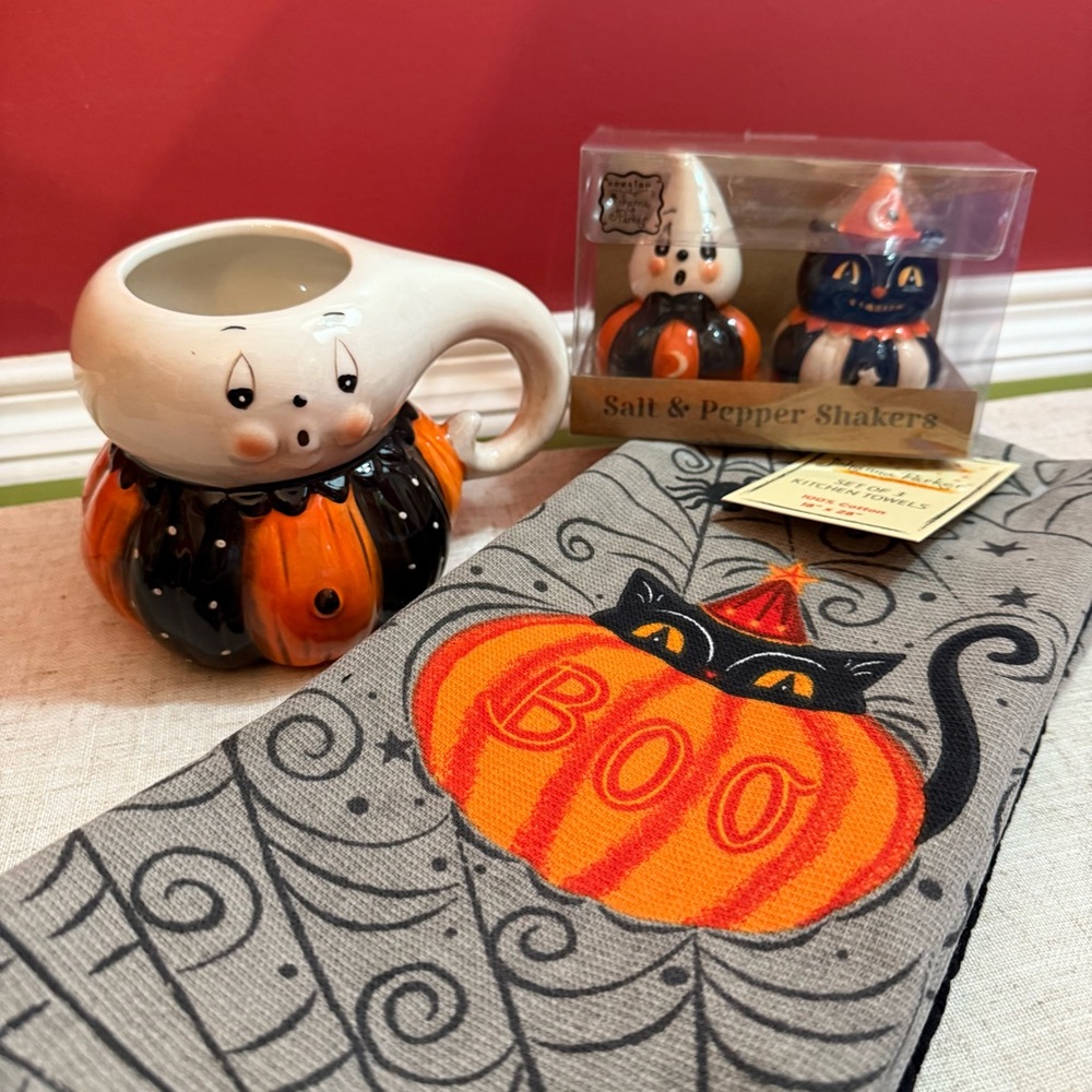 Johanna Parker Ghost and Black Cat Salt & Pepper Shakers and 3-Piece Towel Set